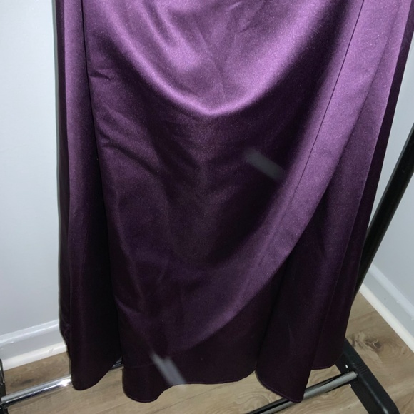 David’s Bridal strapless purple satin formal gown Sz 12 beaded ruched lined - Picture 3 of 7